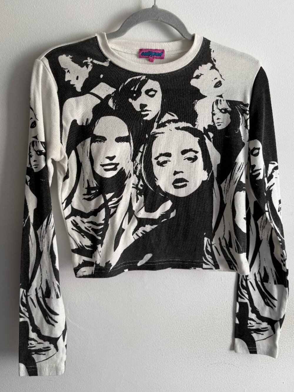 Edikted Graphic Face Print "Read My Face" Long Sleeve Crop Top - Size Large (L)